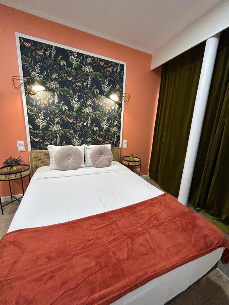 Stylish Modern Studio Apartment Париж Экстерьер фото